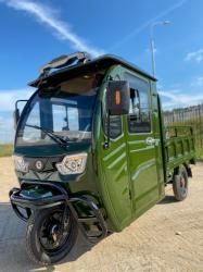 Трицикл грузовой GreenCamel Тендер D1500 (60V 1000W) кабина, понижающая зеленый купить в Воронеже